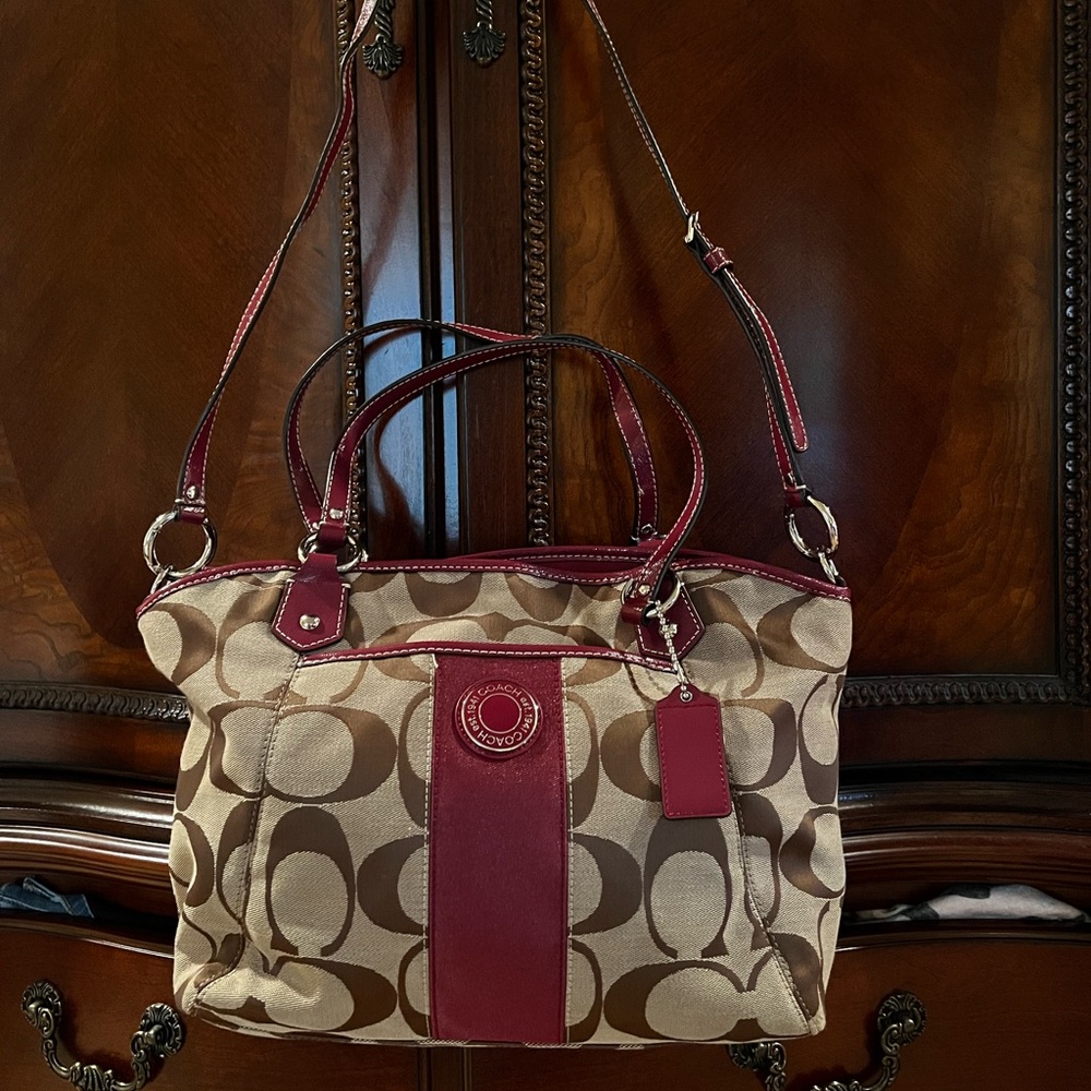 Coach Signature Tote F19203